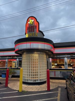 outside of Honey Bee Diner